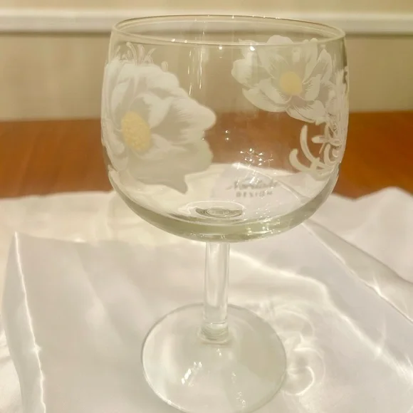 Noritake Design Hand-Painted Elegant Chrysanthemum White Floral - Set of 6